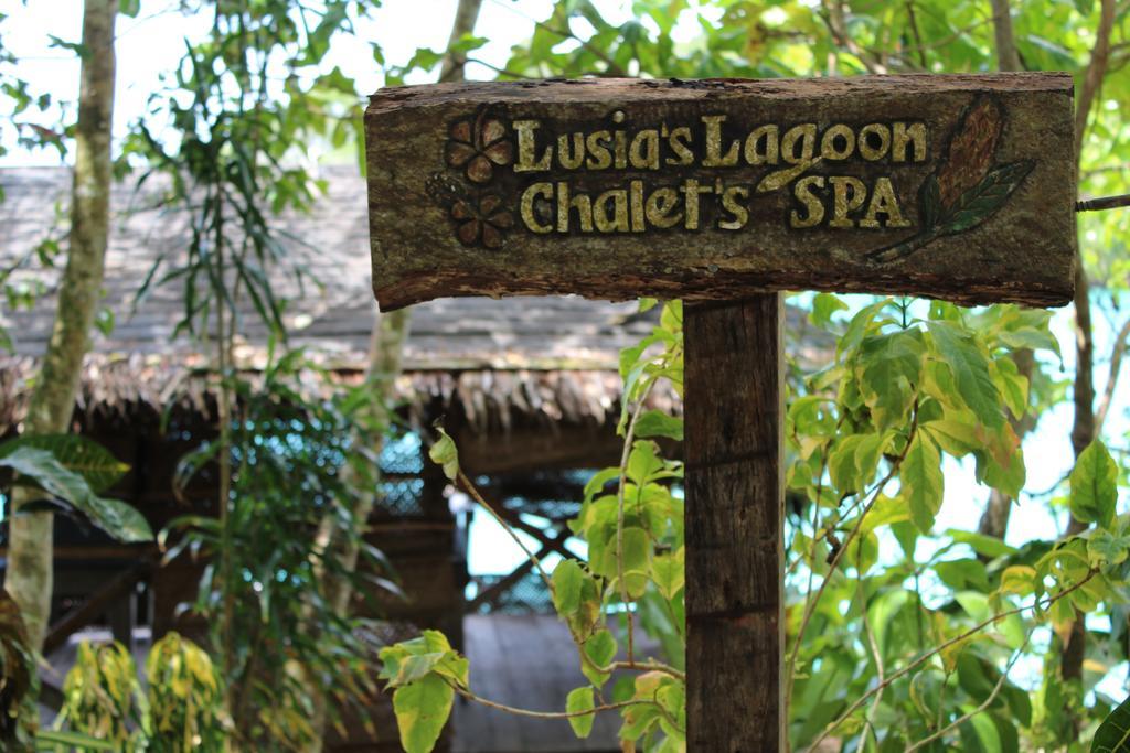 Lusia'S Lagoon Chalets Salelologa Zewnętrze zdjęcie